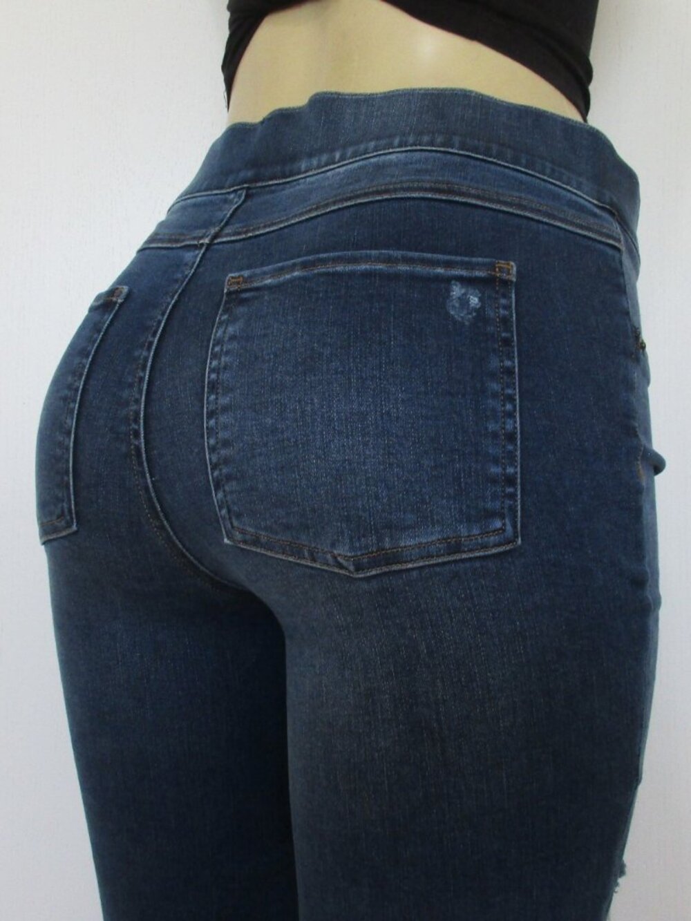 SPANX Jeans Medium Distressed Pull On Jegging Denim